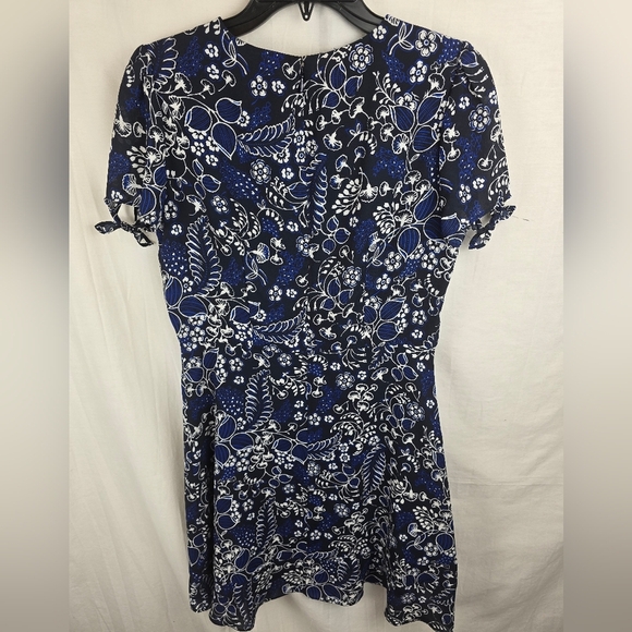 J.Crew Navy and White Floral Short Sleeve Wrap Dress Sz 6 - Picture 6 of 9